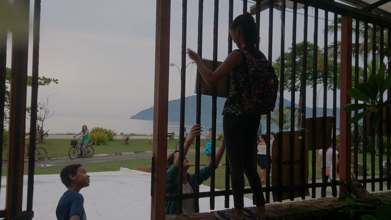 Pendurando cartazes